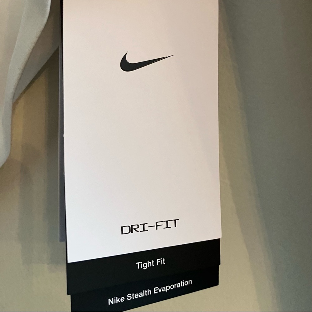 Nike Form Fitted Long-Sleeve Bodysuit New With Tags Size M - Picture 8 of 10